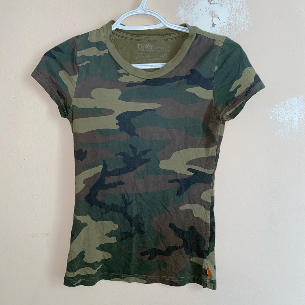 ✨3/$25✨TNA tee